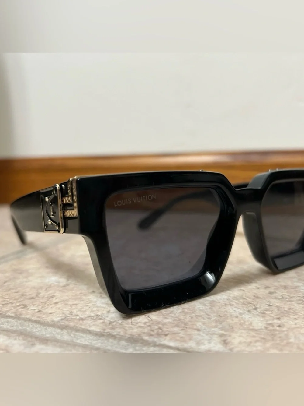 Louis Vuitton Black Sunglasses with Gold Detail
Millionaire - Picture 1 of 8